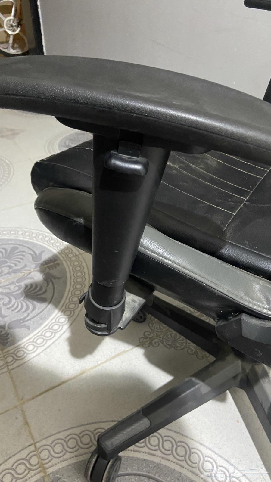 كرسي قميق بحاله جيدا وممتاز على السوم64226758203778112