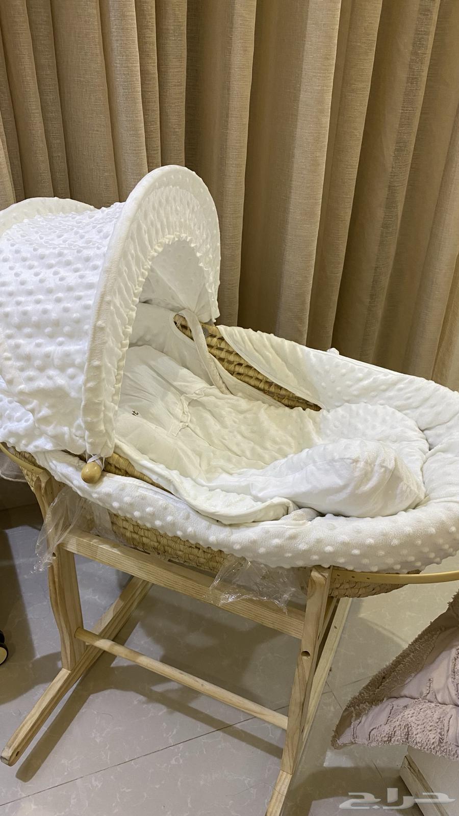 سرير مواليد للبيع ب 120  التواصل ع الواتس64219828741761110