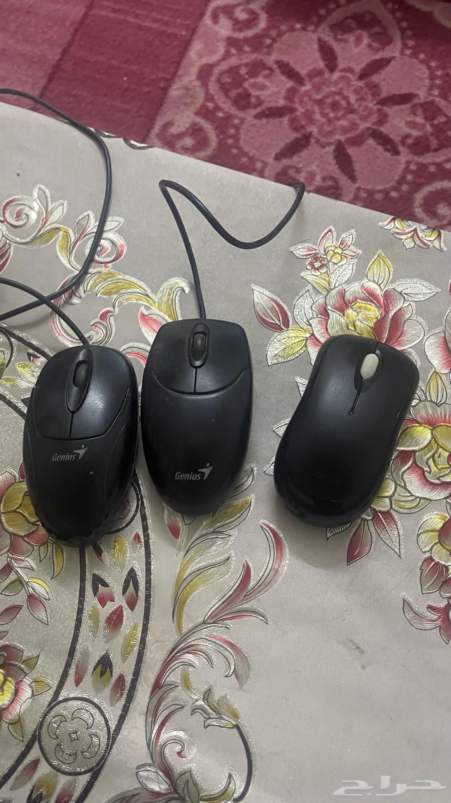 عدد 2 شاشه كمبيوتر و عدد 3 كيبورد و عدد 3 يد تحكم و اسلاك64223806186882112