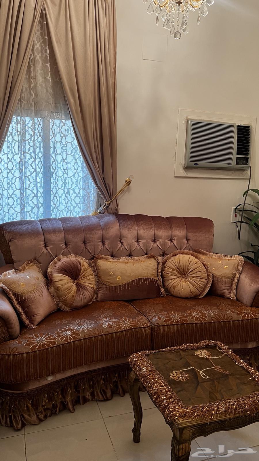 كنب نظيف وفي حاله ممتازه64213393555970110