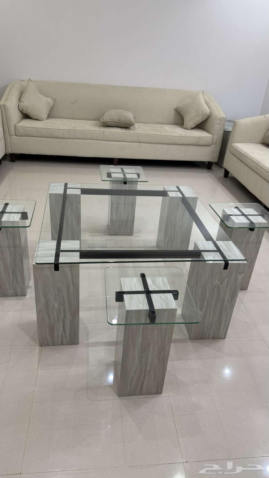 Table with its services64230998245505110