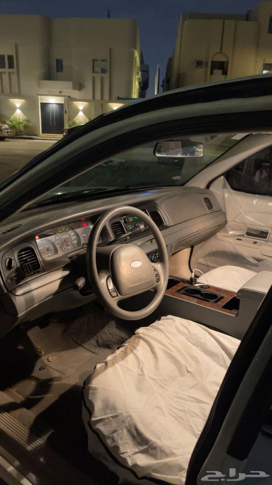 فورد بوليسي ابيض64408244663425111