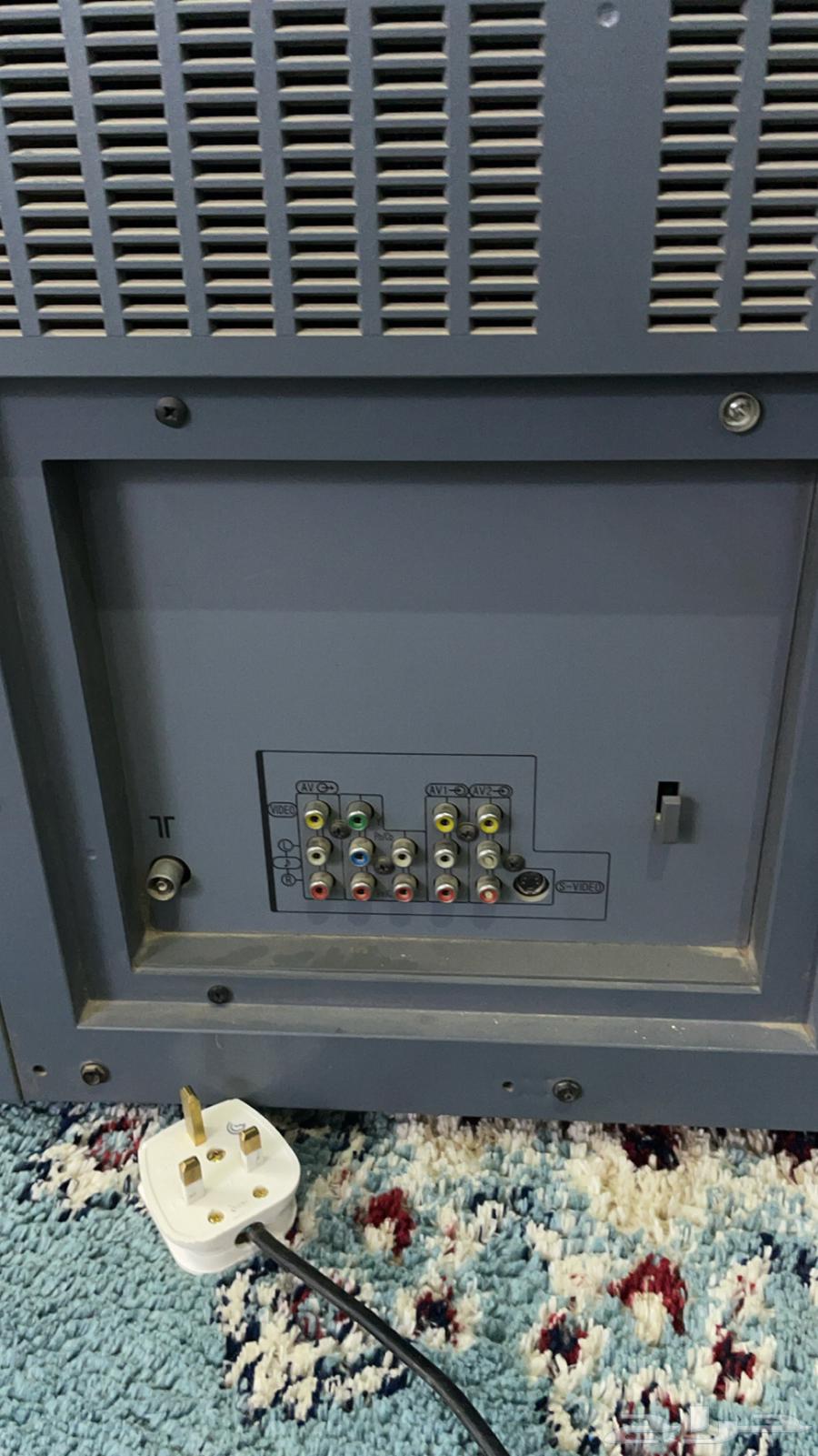 للبيع تلفزيون قديم شغال معه جميع أسلاكه السعر على السوم64213817179906111