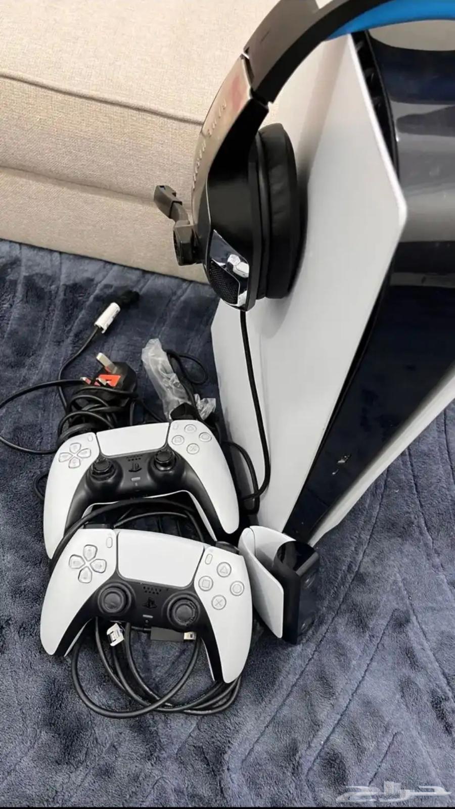 New PlayStation 5 used for only two months, reason for sale is need64226975301249110