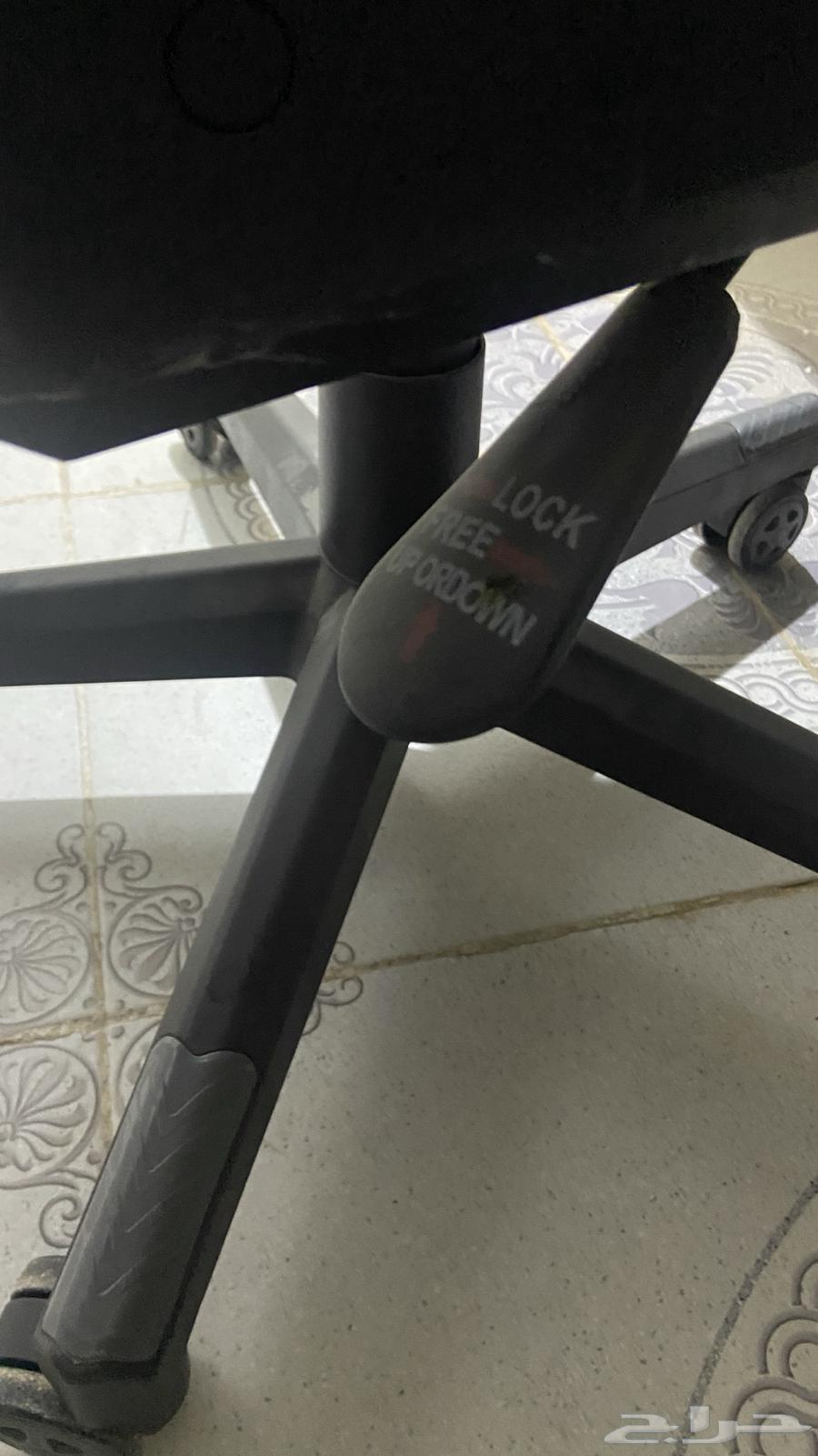 كرسي قميق بحاله جيدا وممتاز على السوم64226758203778110