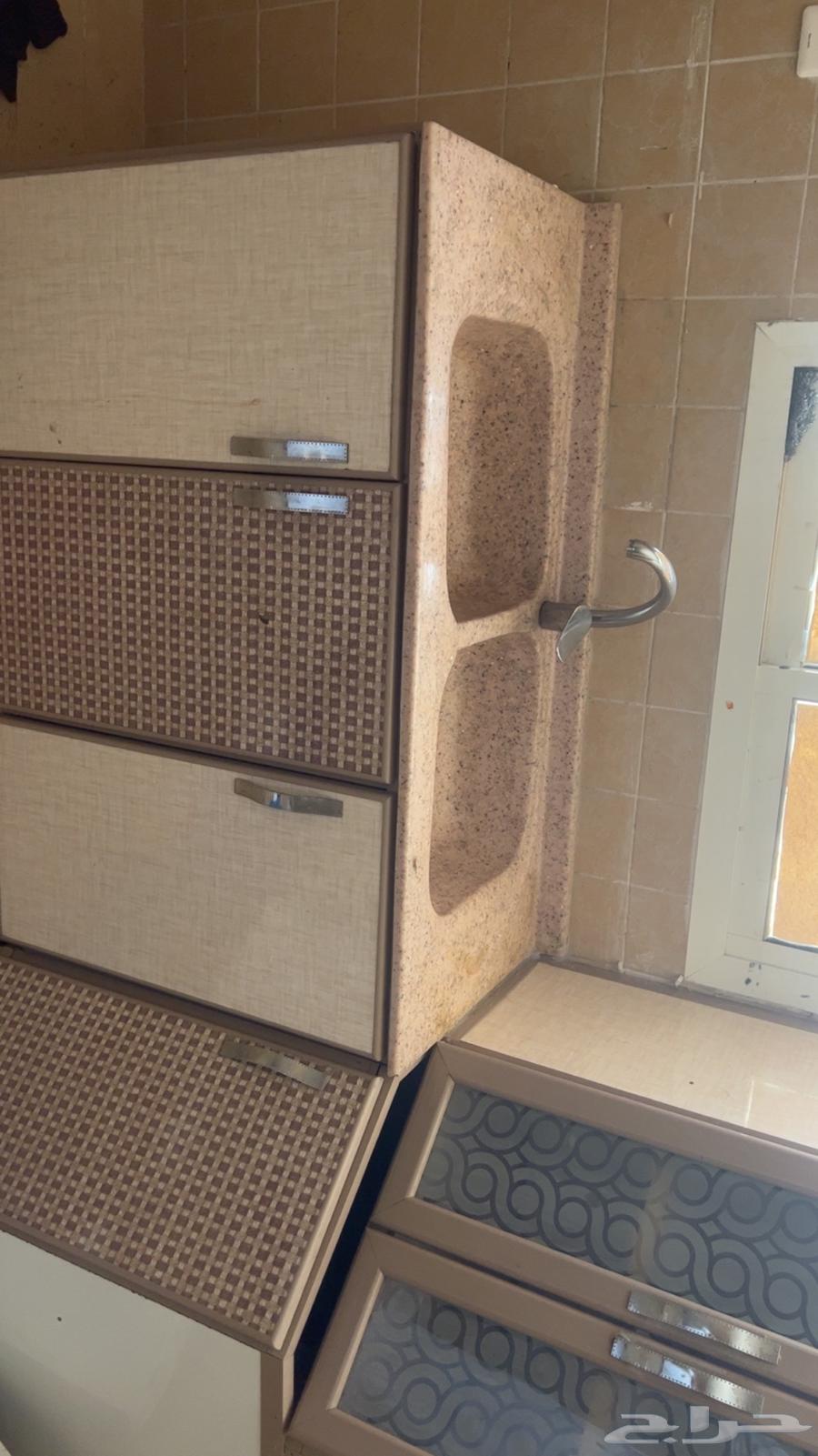 مكيفات ومطبخ شبه جديده64211083881347113
