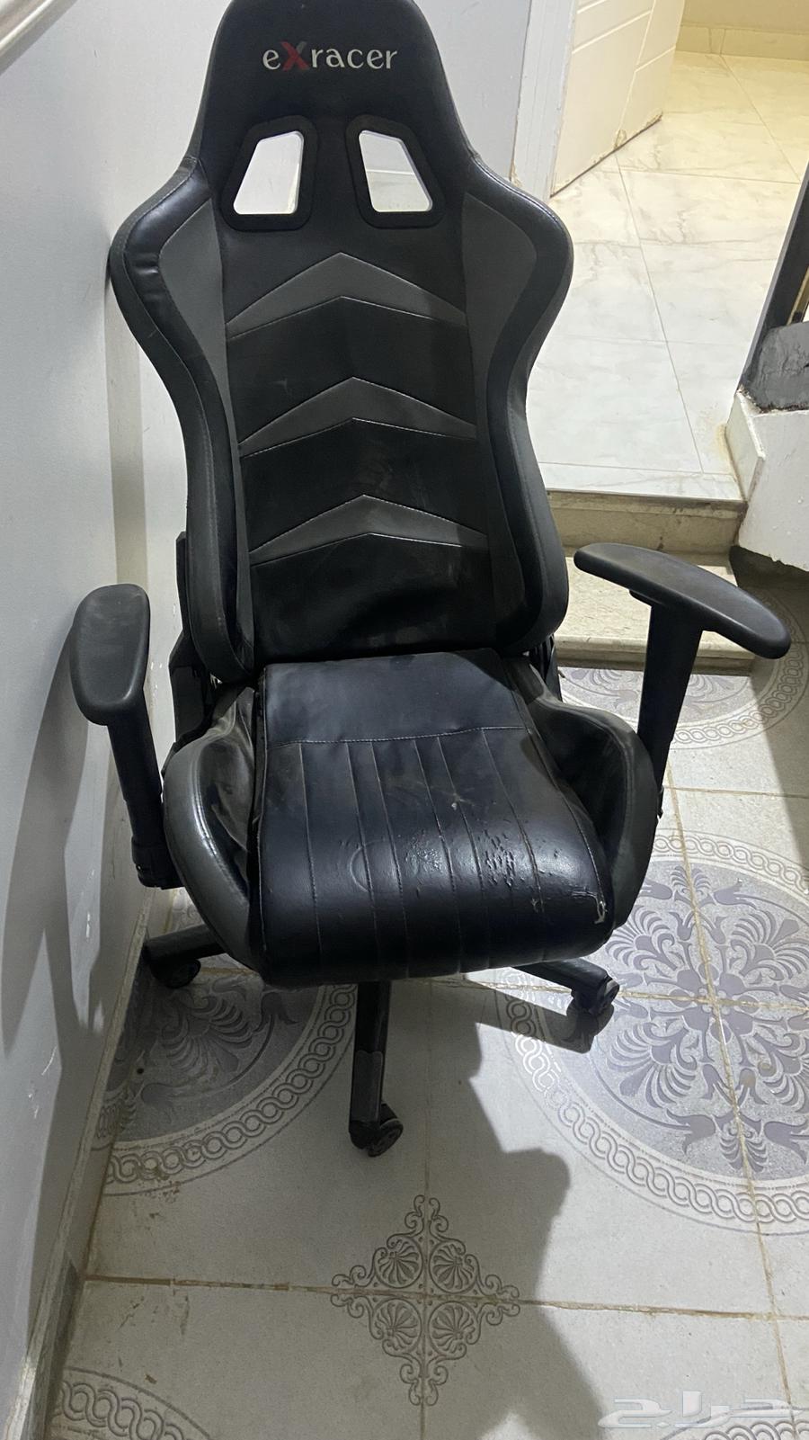 كرسي قميق بحاله جيدا وممتاز على السوم64226758203778113