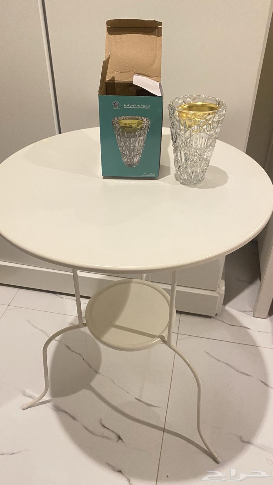 Ikea table64229479091458110