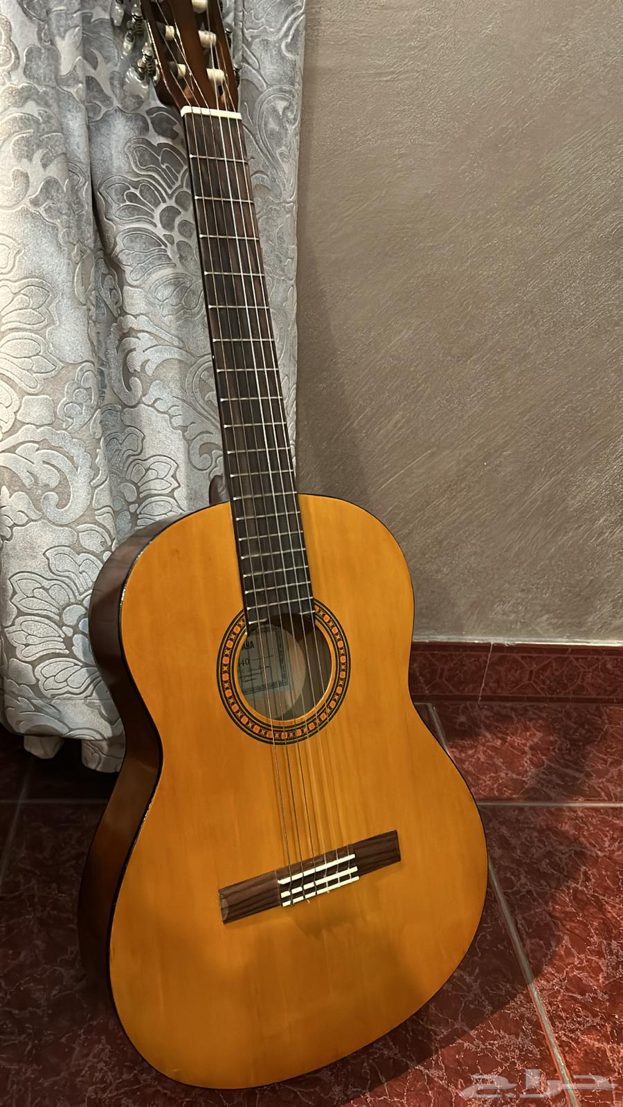 قيتار كلاسيك نظيف للبيع   حجم كامل64225557352449111