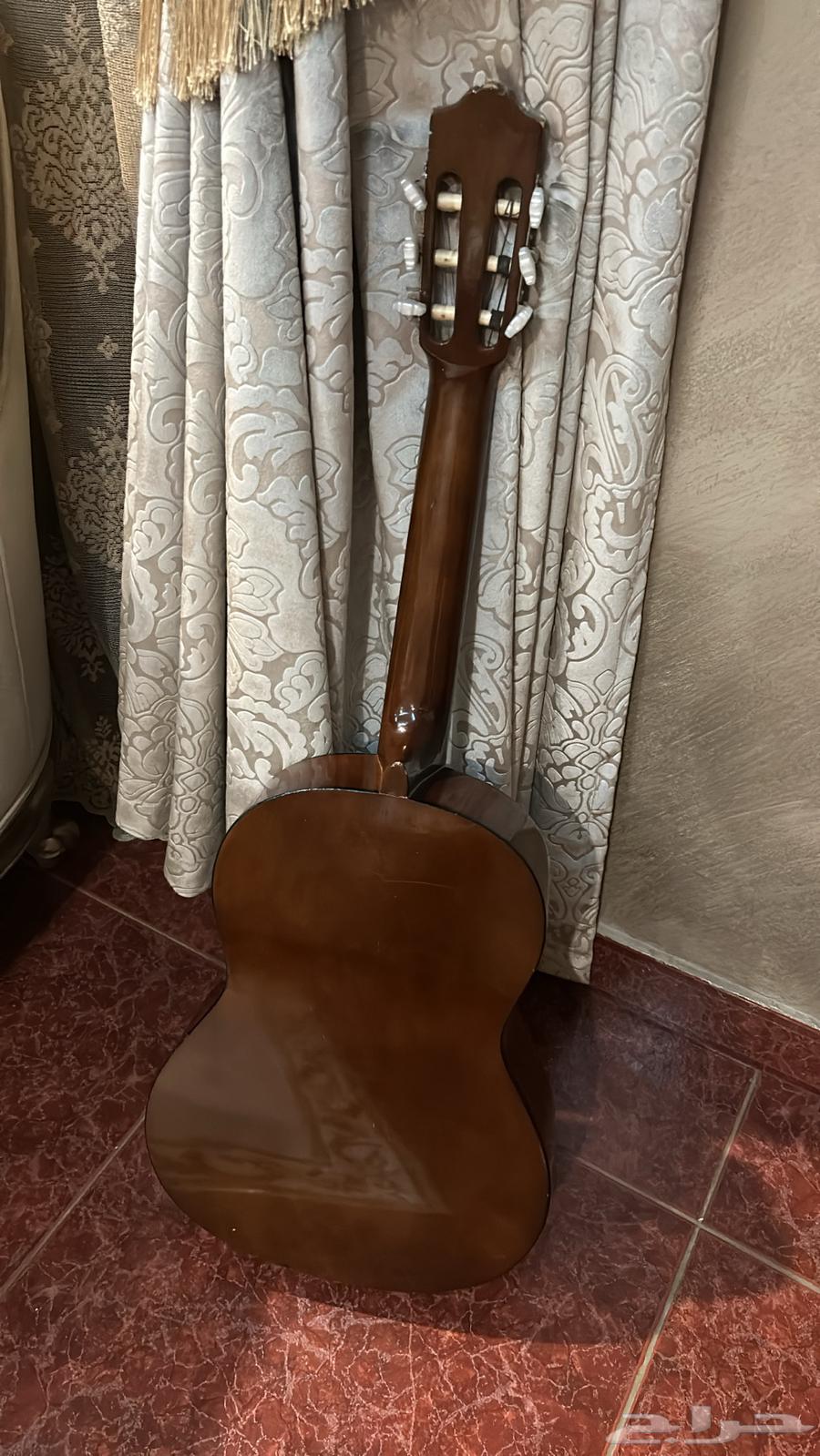 قيتار كلاسيك نظيف للبيع   حجم كامل64225557352449112