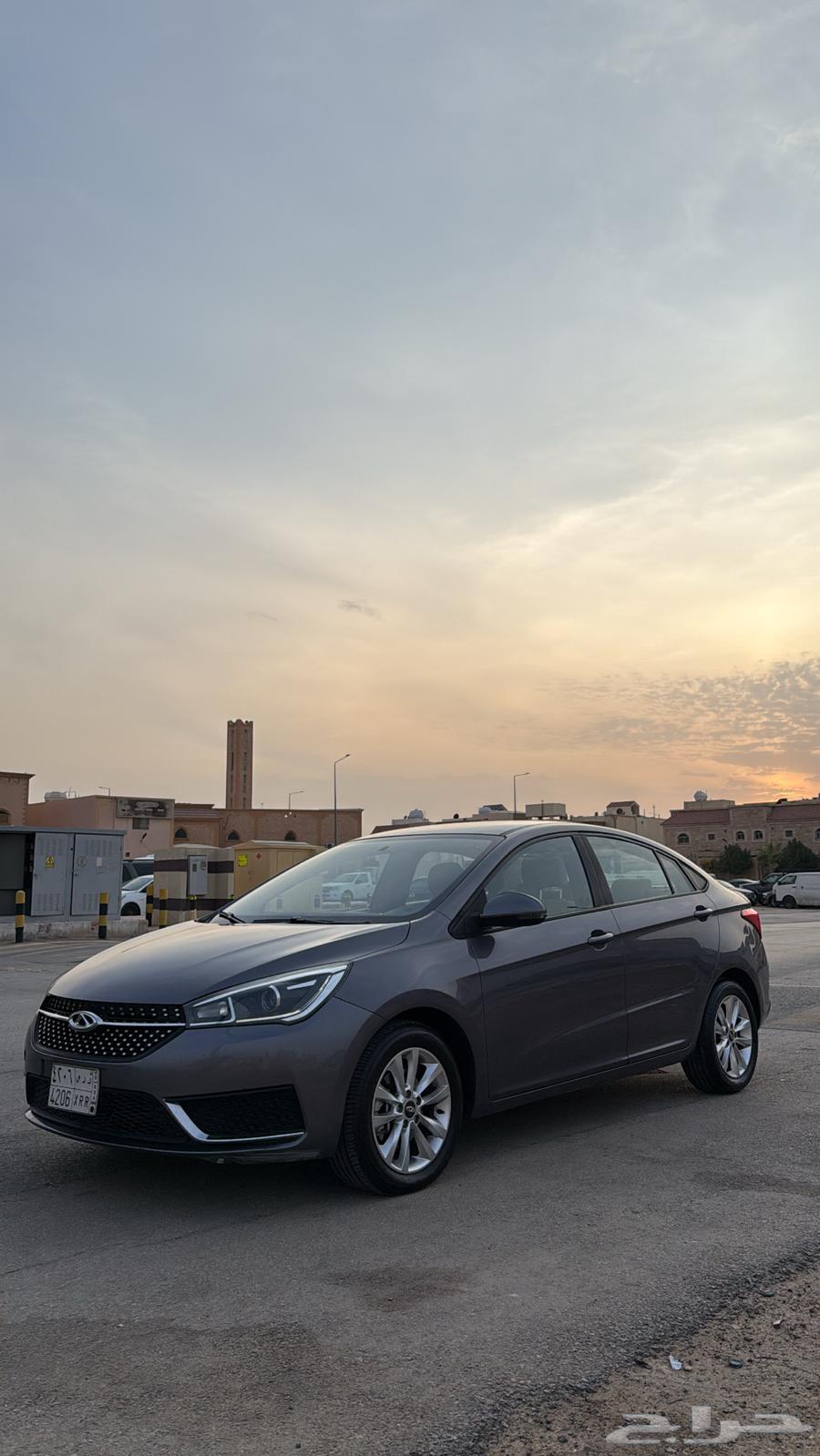 يوجد عدد سياراتين قيرمكينه شواصي ارباقات ماشي 100 بيع 2350064406625406466110