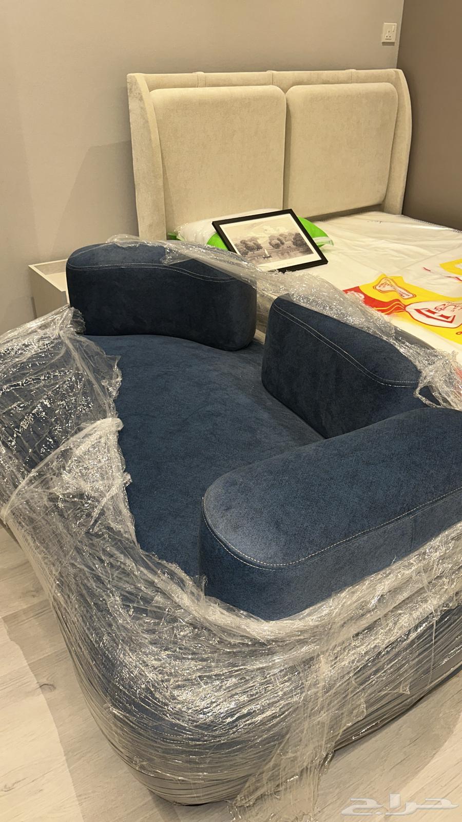 كنب جديد ماستخدم نهائي طلع كبير على الغرفه اخذته 150064225557307907110