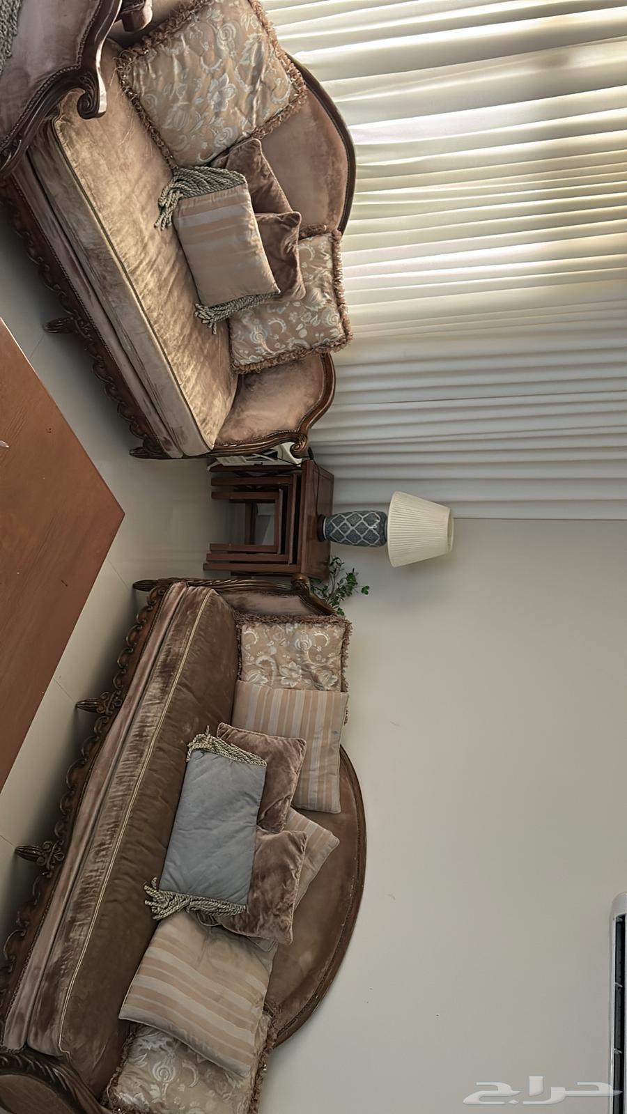 Sofas and tables64212775333634113
