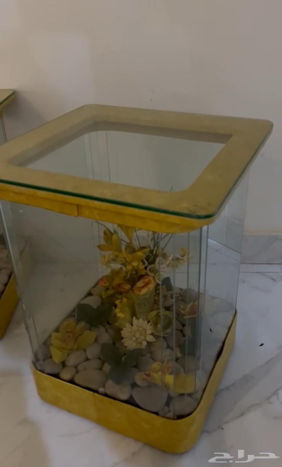 Large glass living room tables with four service tables64217987839107111