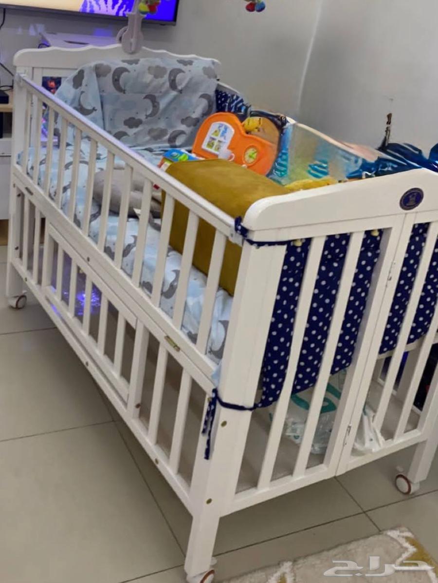 Clean baby bed with mattress, used for only two months64227719919875110