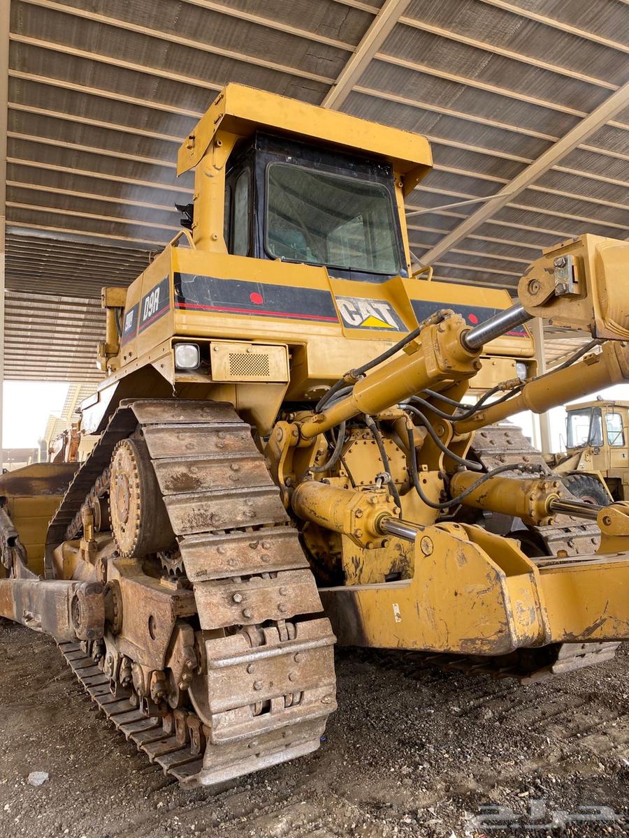 بلدوزر D9R للإيجار معى سايق محترف يفضل عقود طويله64402900294787110