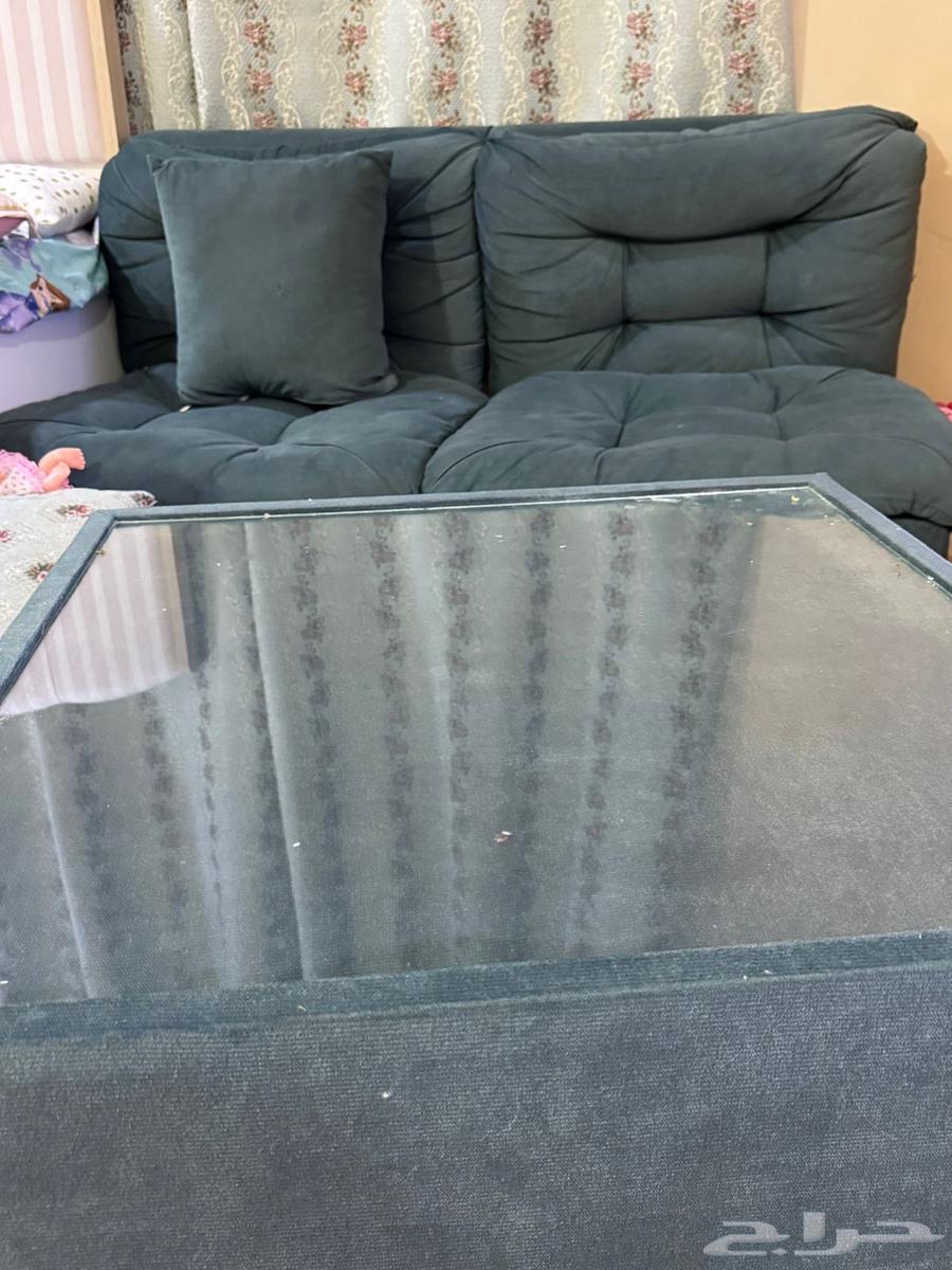 Floor seating with two tables64229295308419111