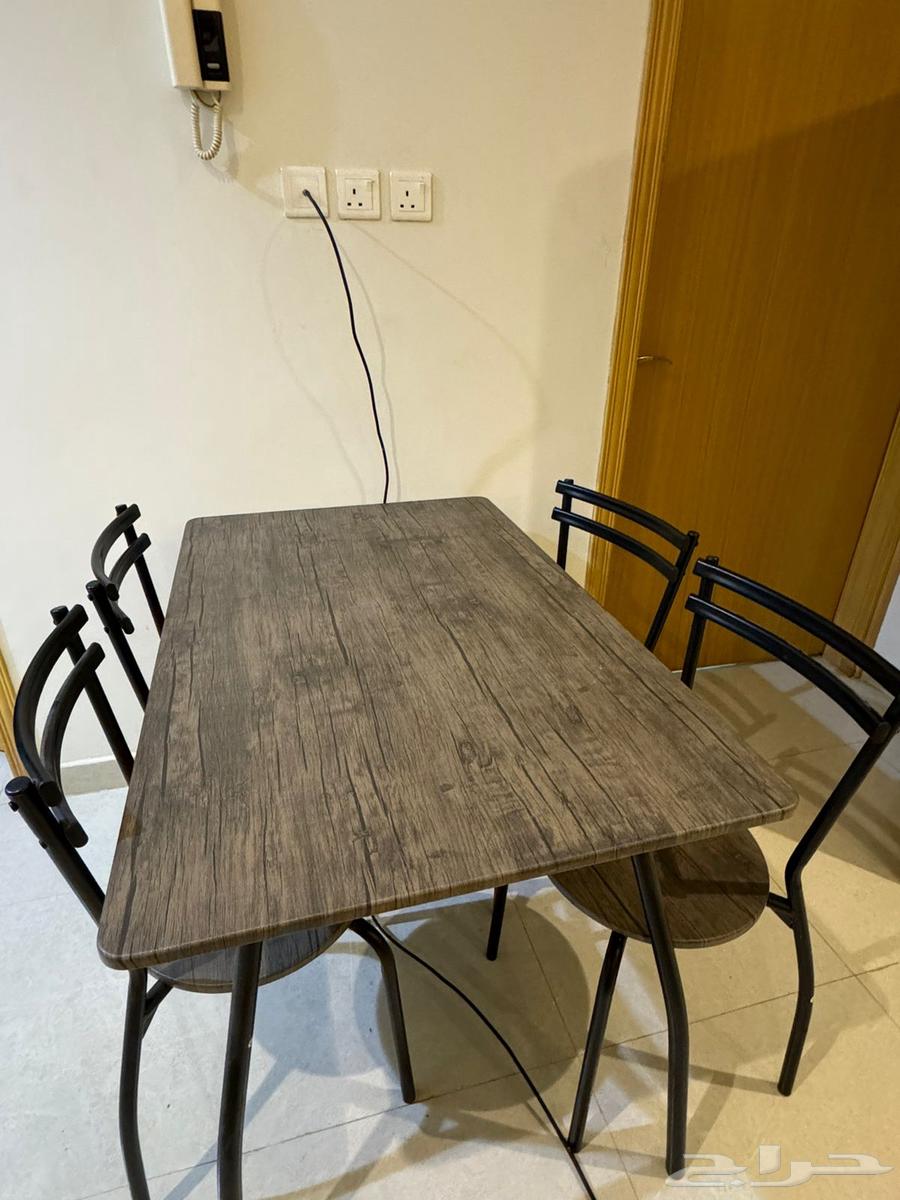 طاوله طعام وسرير وكاويه ملابس64218790564865114