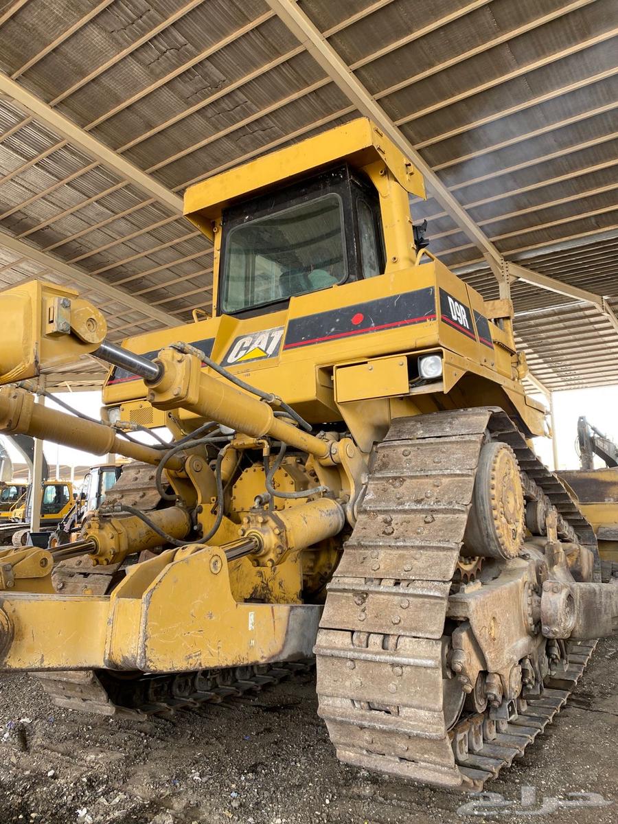 بلدوزر D9R للإيجار معى سايق محترف يفضل عقود طويله64402900294787112