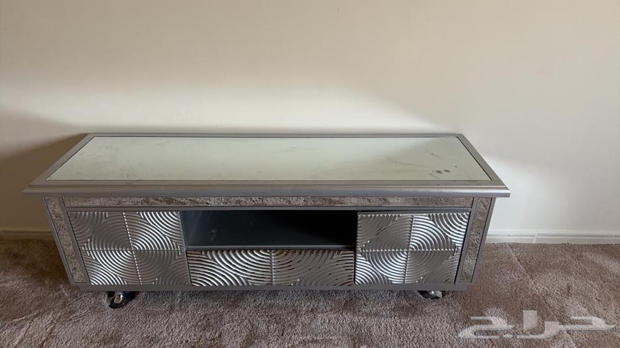 طاولة للتلفاز او لاي شيء اخر64228759678466110