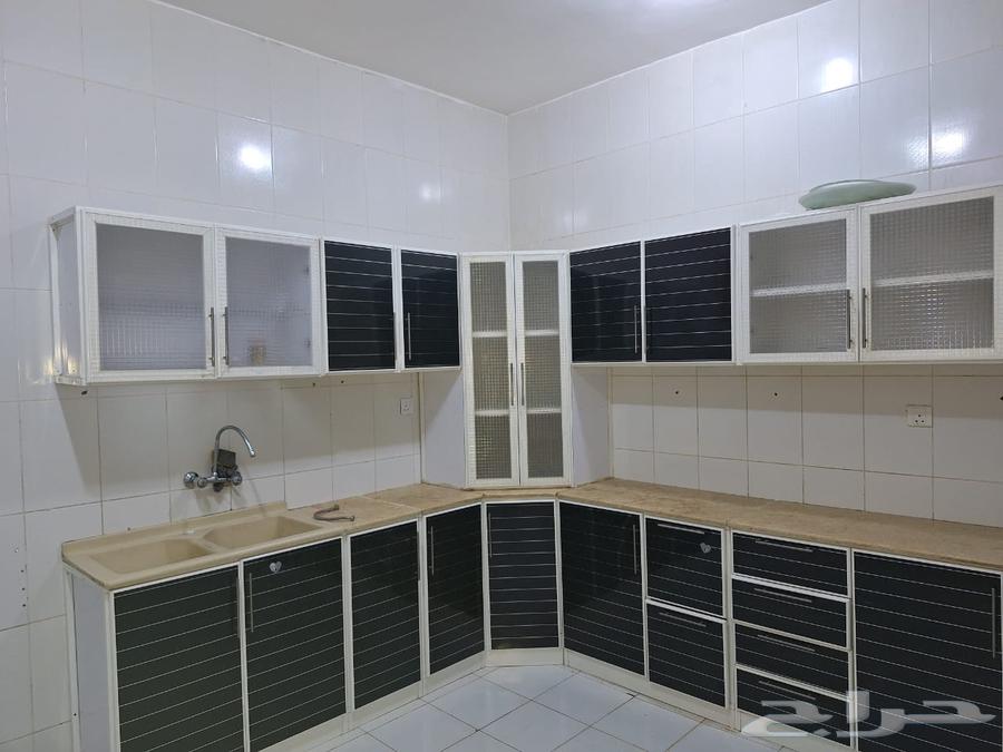 مطبخ بحالة ممتازة 1700 ريال64230646724866111