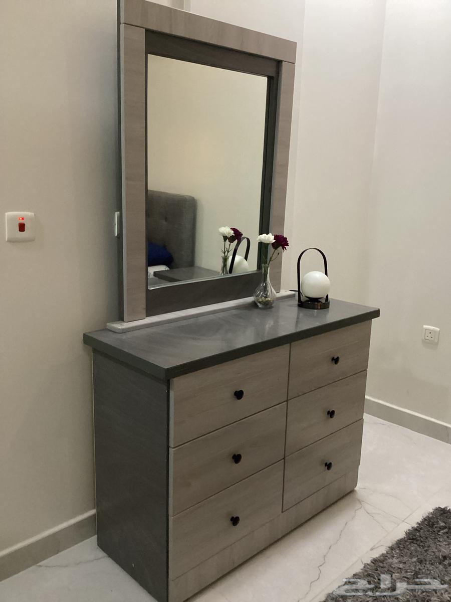 Wardrobe and dressing table64218790836738114