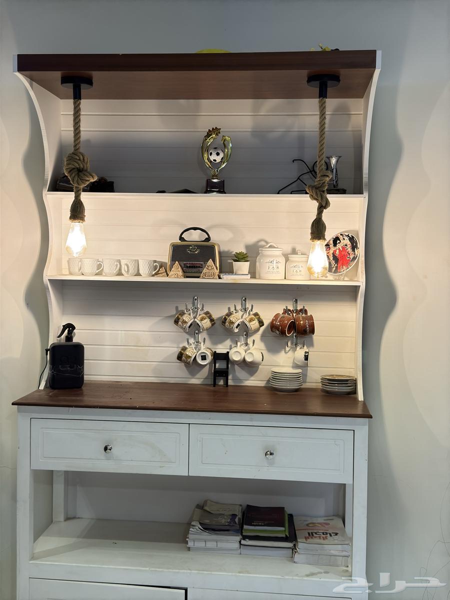 Coffee table that only needs repainting64227858331139110