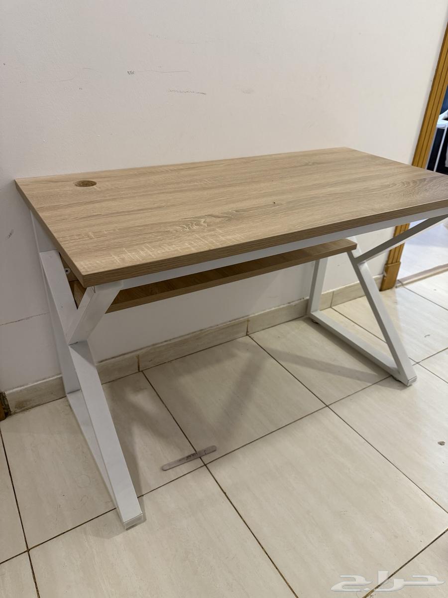 طاولة كمبيوتر وقيمنق اصليه وجديدة64220860650243113