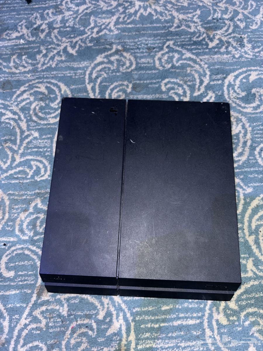 سوني 4 للبيع معى شريط فيفا 22 و يد64210869804035110