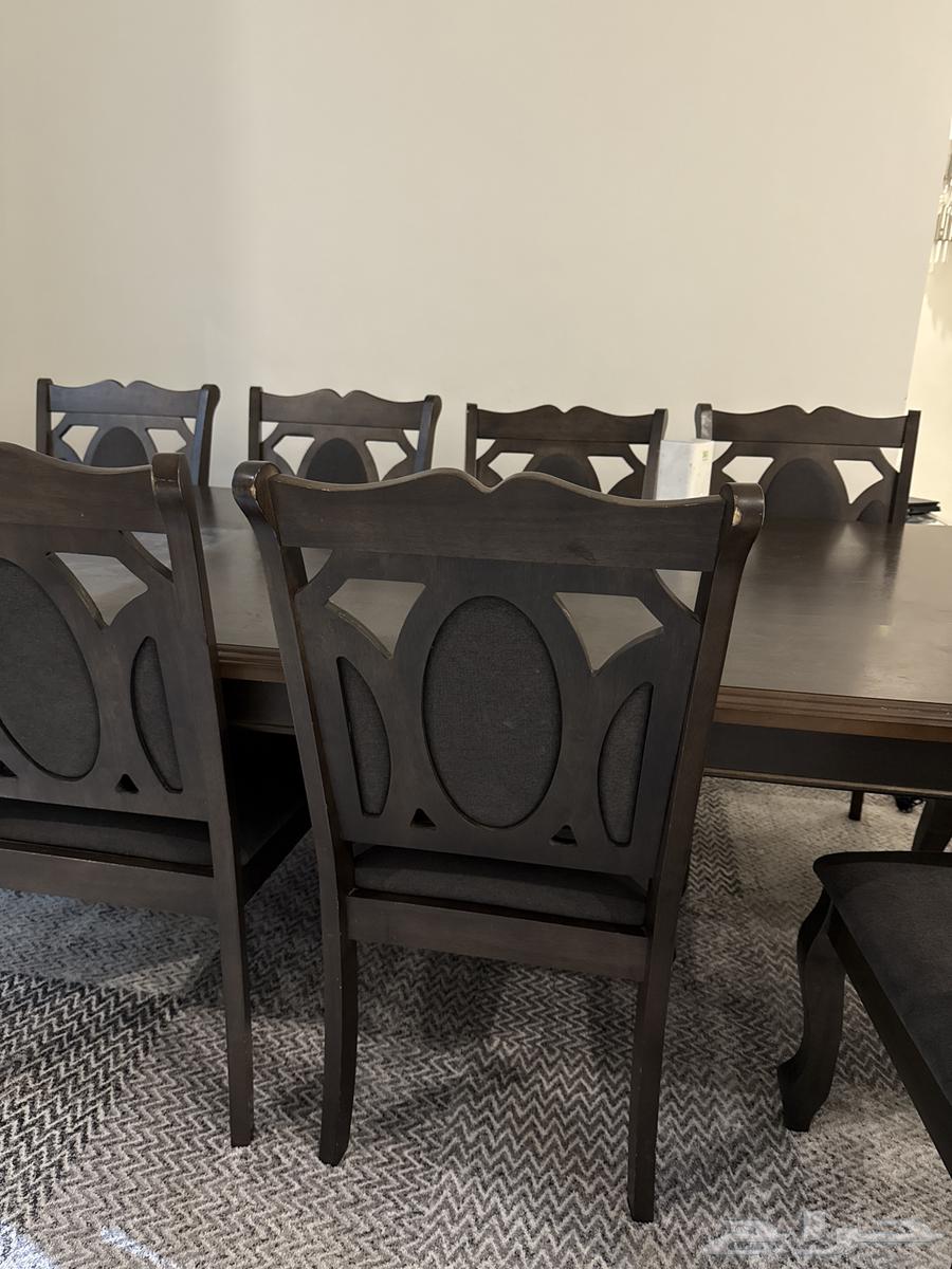 طاولة طعام ل 10 أشخاص ( حالة ممتازة)64228558393217112