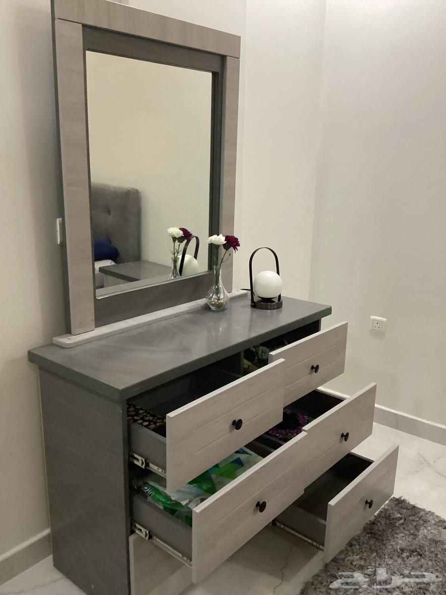 Wardrobe and dressing table64218790836738112