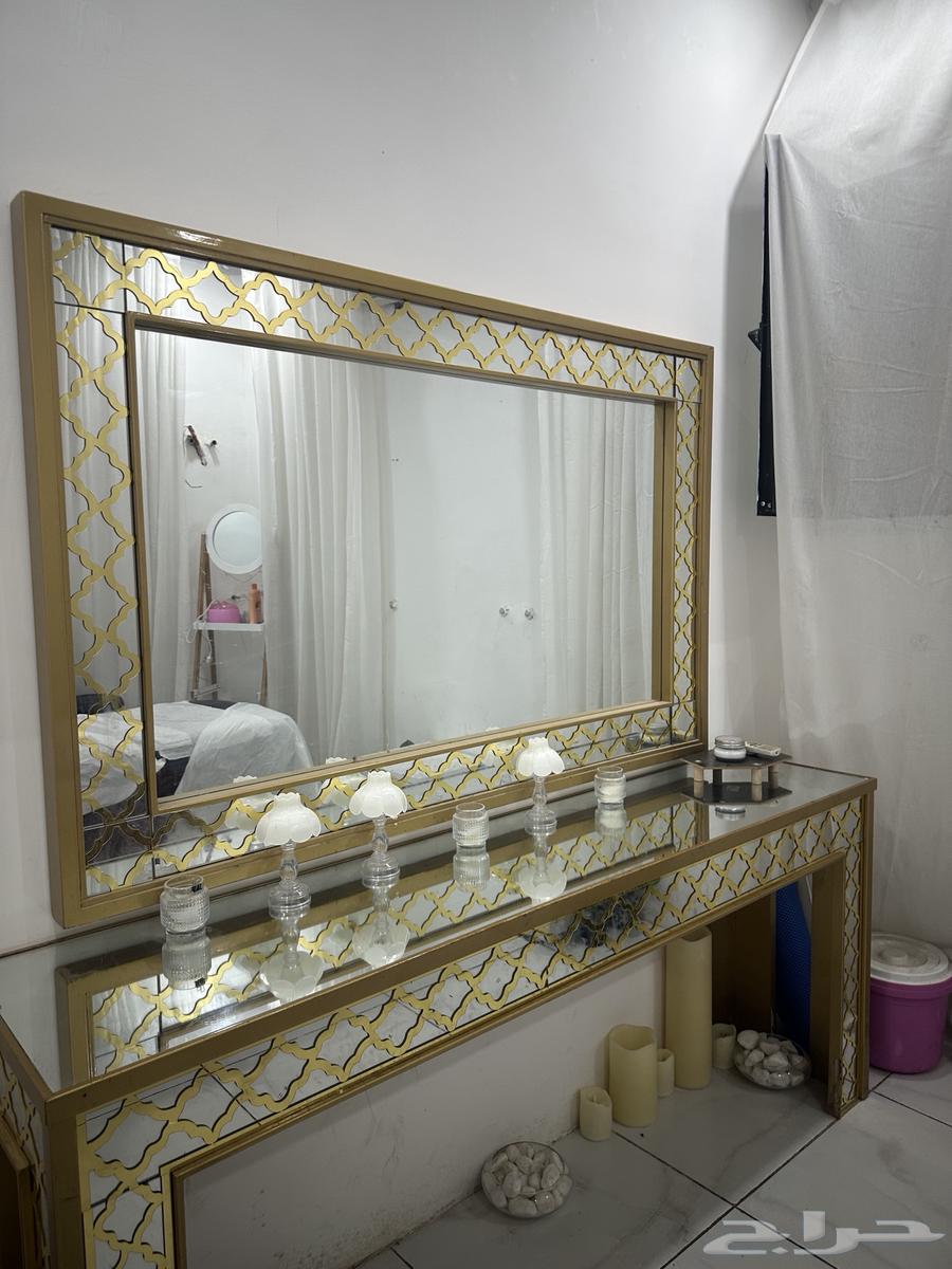 طاوله استقبال ب حاله جيده64228938539906111