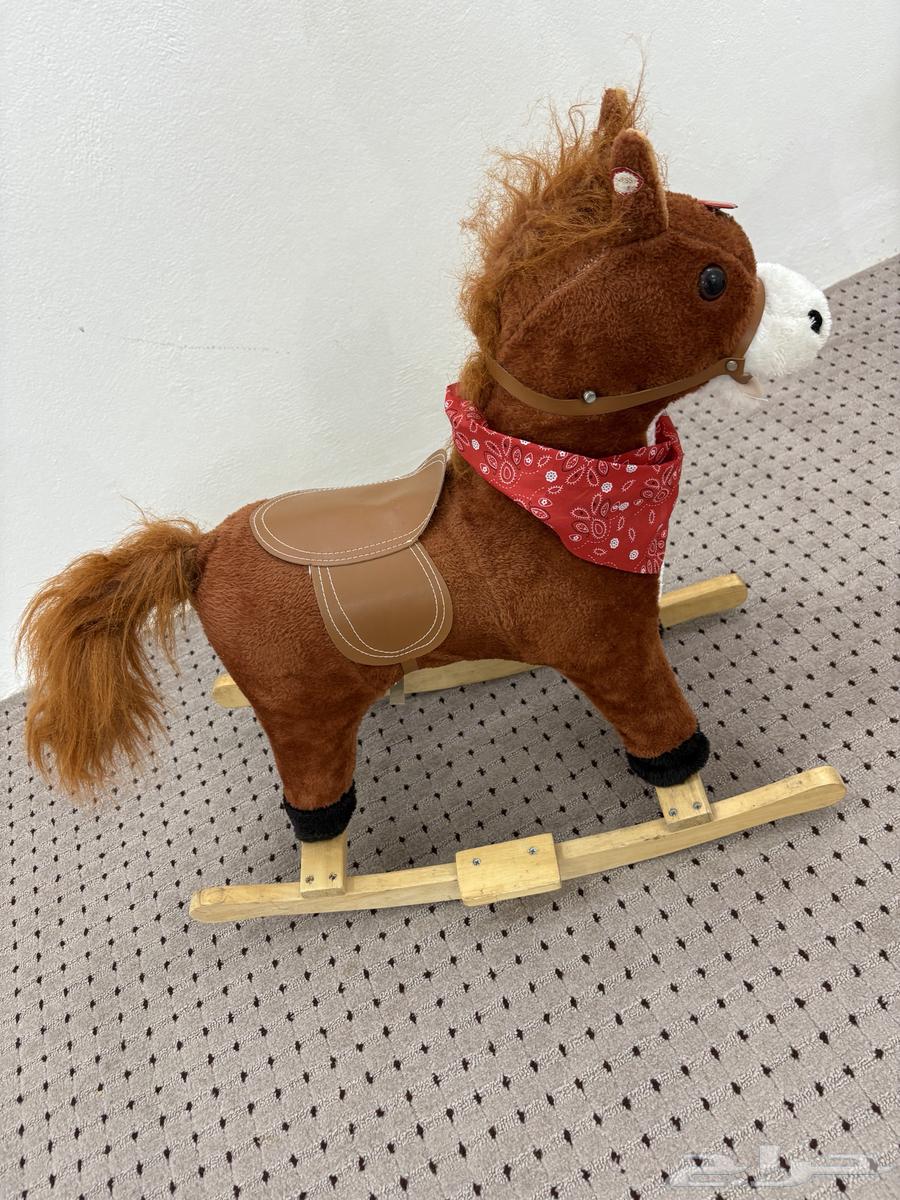 ألعاب اطفال فرس خشبي وسيارات بدون كهرباء البيع مستعجل64216118613635111