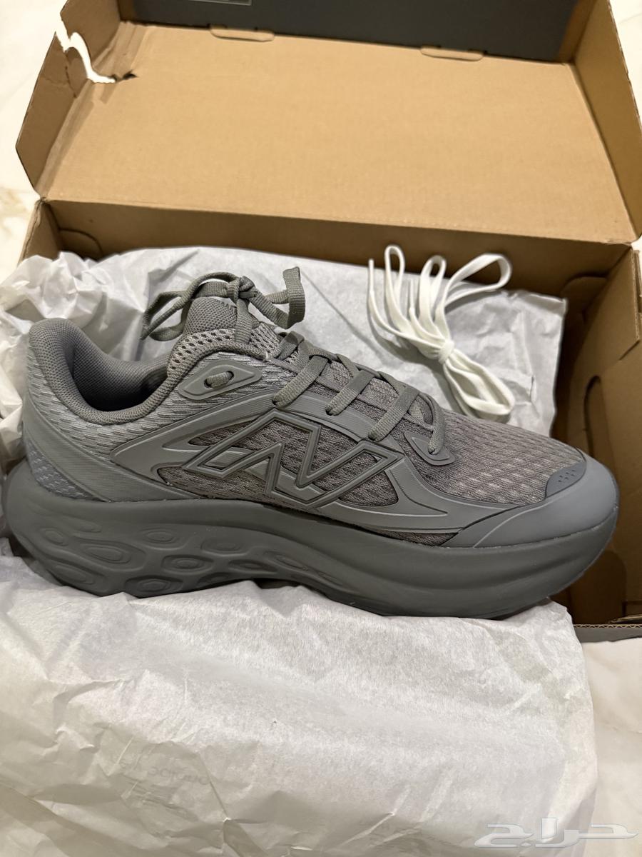 جزمة نيو بالانس رمادي مقاس 40ونص   جديد.64228211817730113