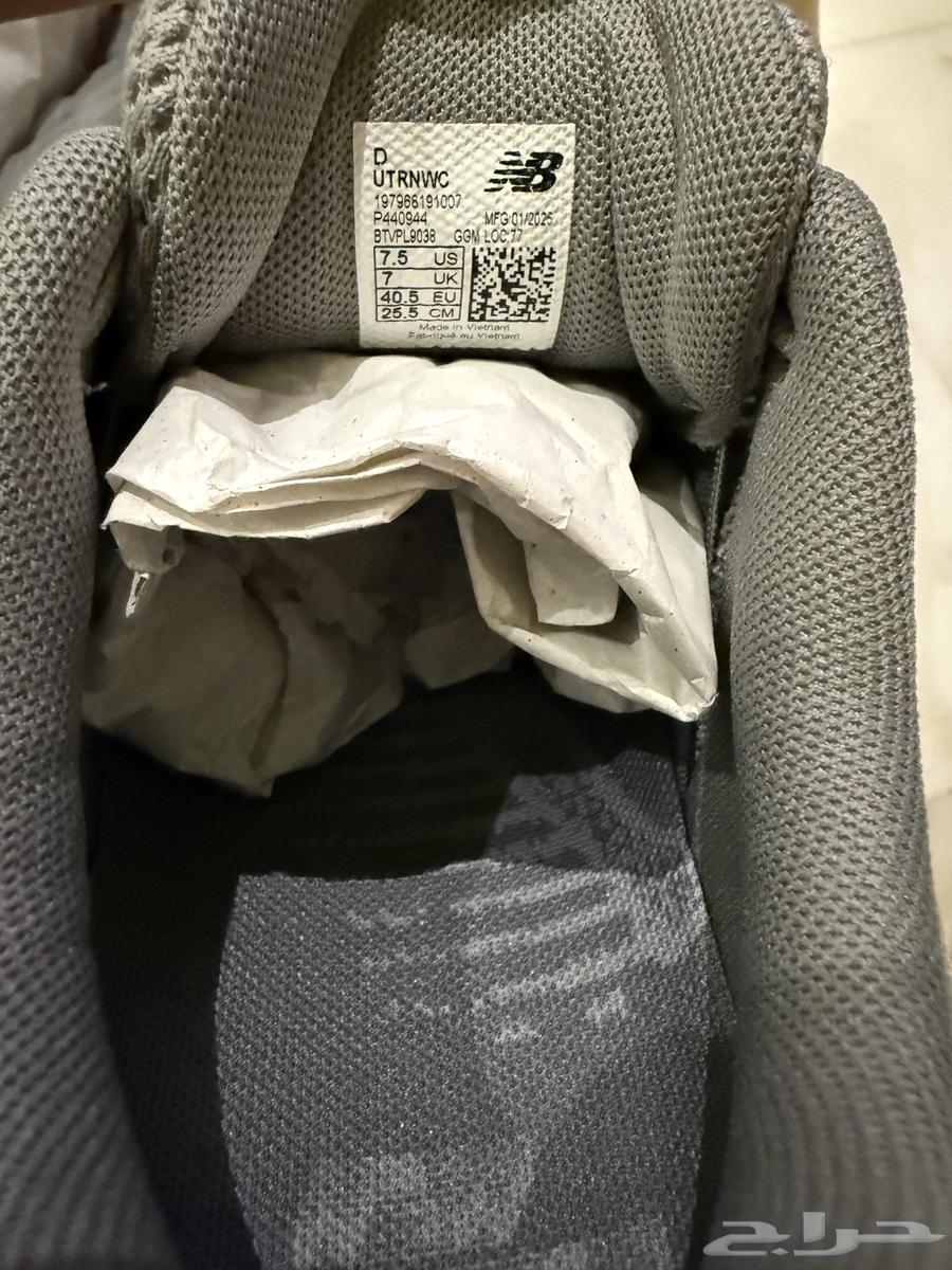جزمة نيو بالانس رمادي مقاس 40ونص   جديد.64228211817730112