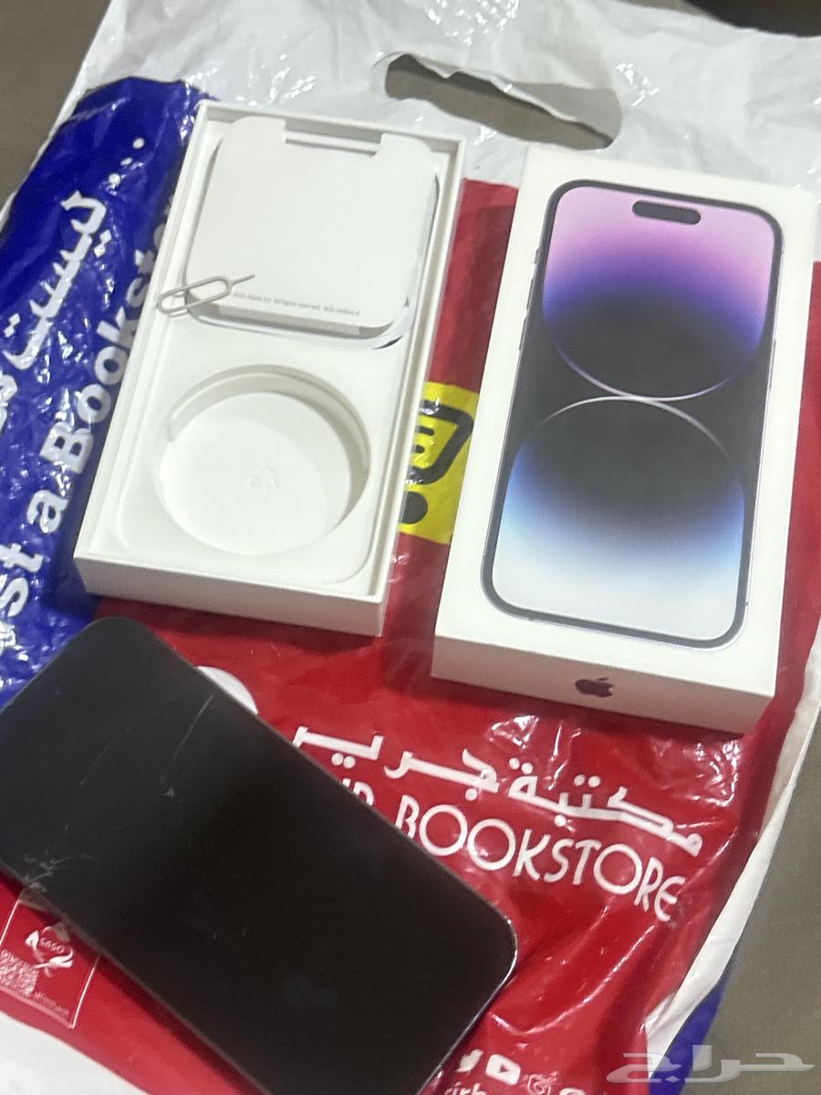 iPhone 14 Pro phone, screen is cracked or something changed, comes with box64209810580739110