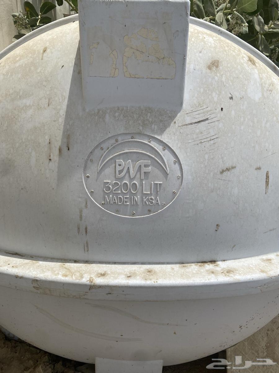 2 clean and intact water tanks without lids64213597751682110