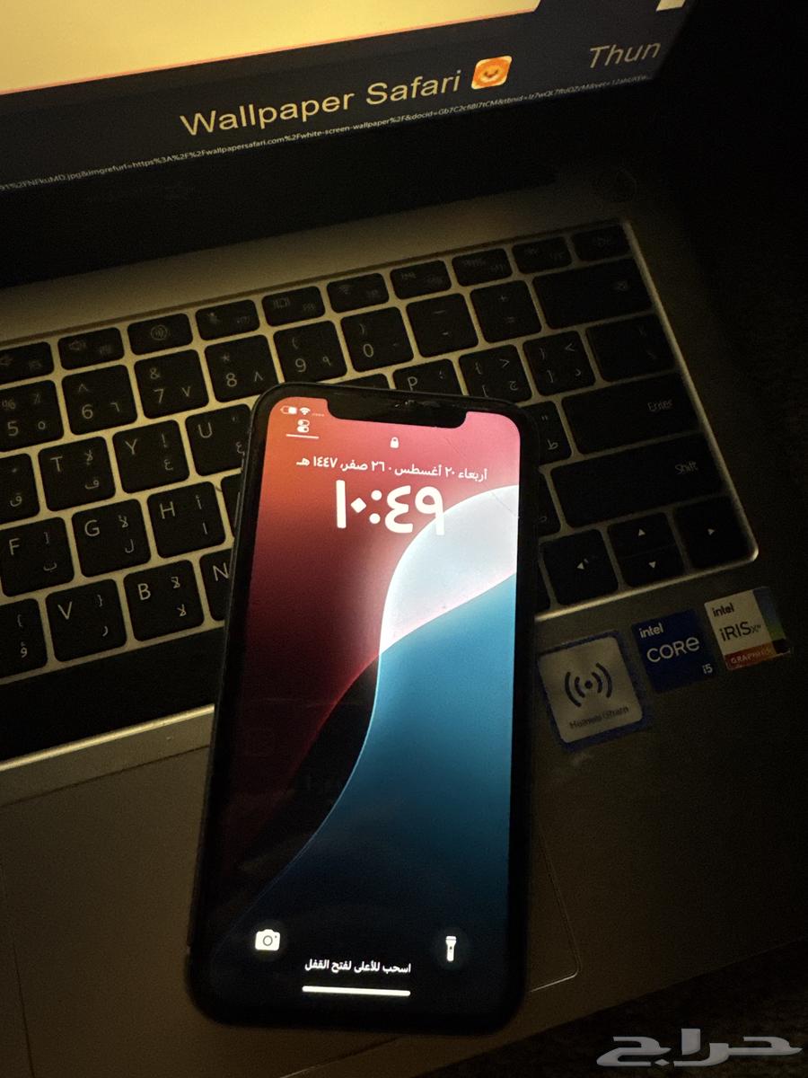 ايفون 11 للبيع 300ريال وفوق لايكلم الا الجاد64230316497409110