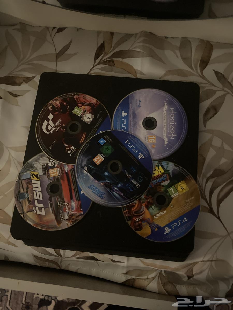 索尼4成色很新，带光盘和一个国产手柄64230803265283113