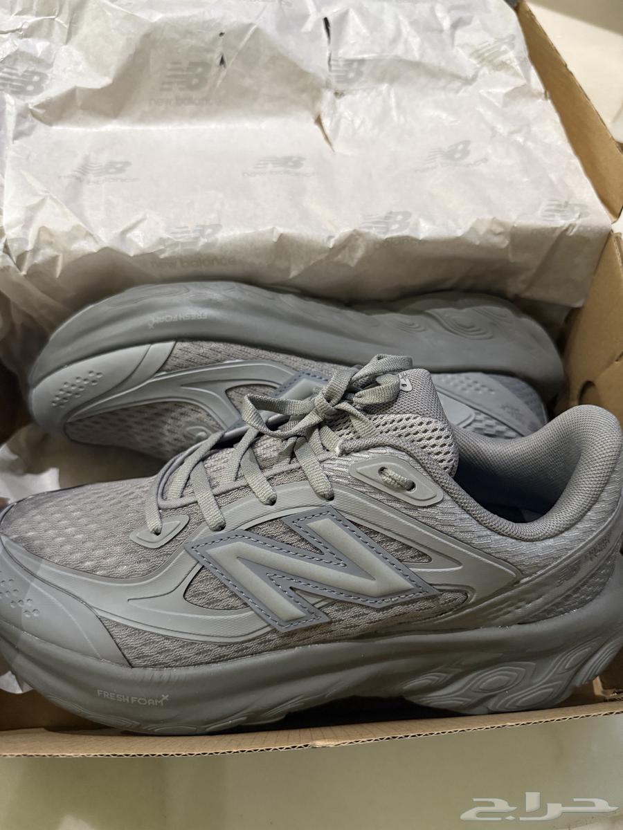 جزمة نيو بالانس رمادي مقاس 40ونص   جديد.64228211817730110