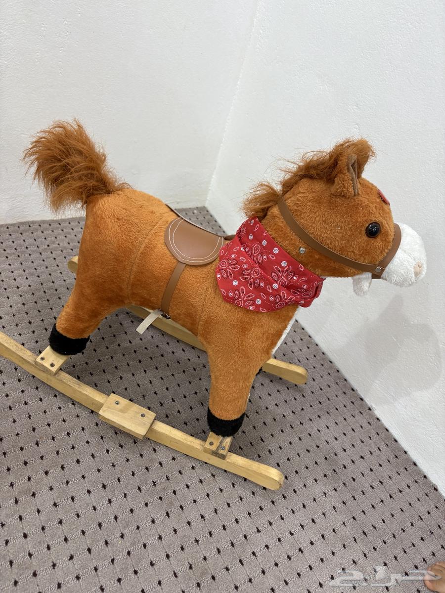 ألعاب اطفال فرس خشبي وسيارات بدون كهرباء البيع مستعجل64216118613635113