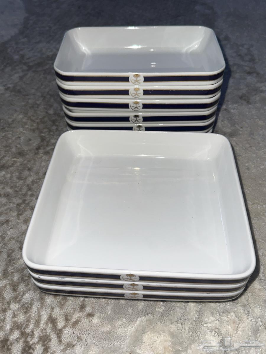 عدد 9 صحون عليها شعار الخطوط السعوديه64229479321473110