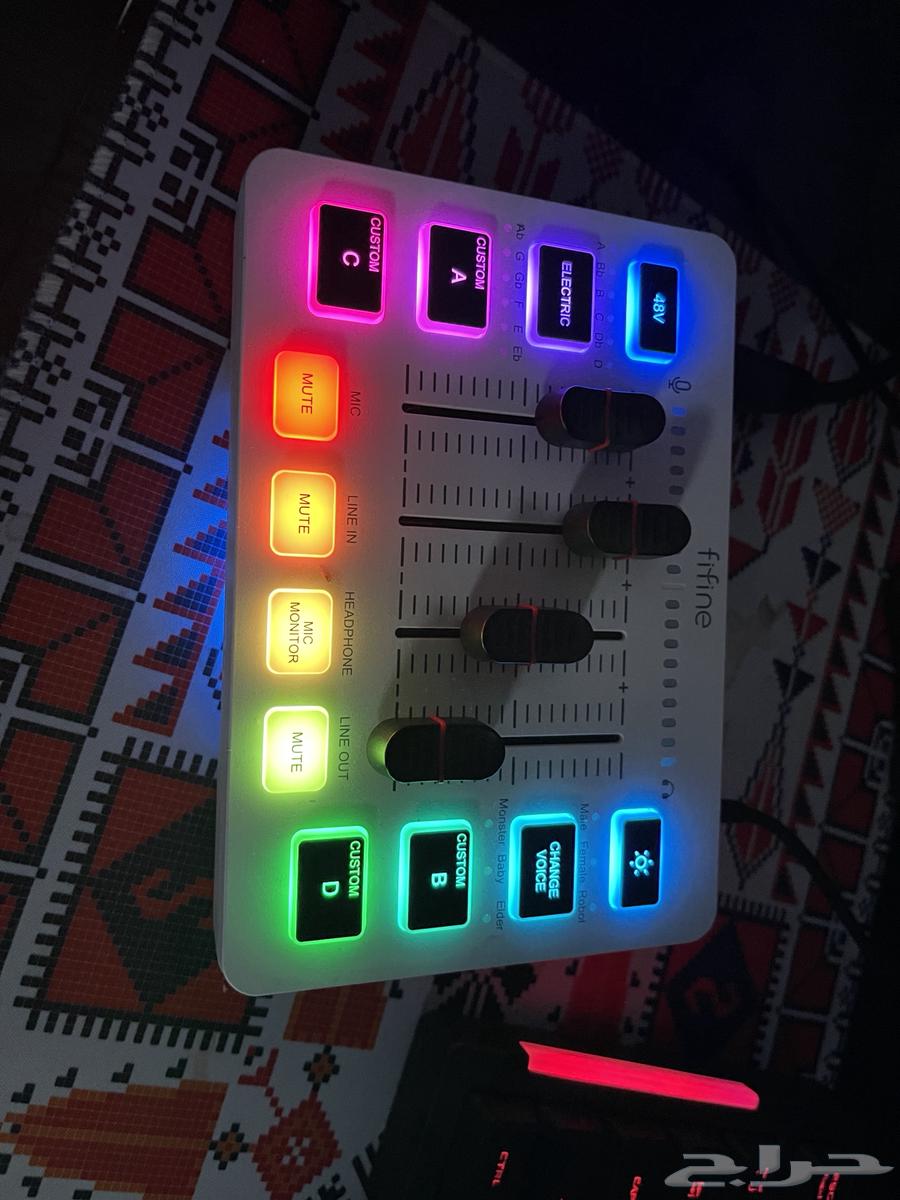 مكسر وسماعه وكيبورد وماوس وطاوله قيمنق64222320131586111