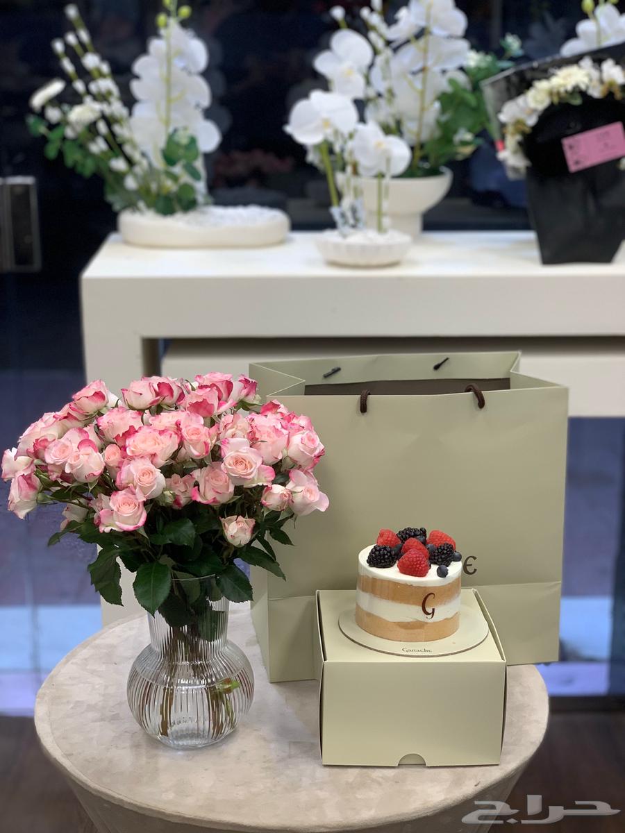 فازة ورد   كيكه ب 180 ريال64226758303617110