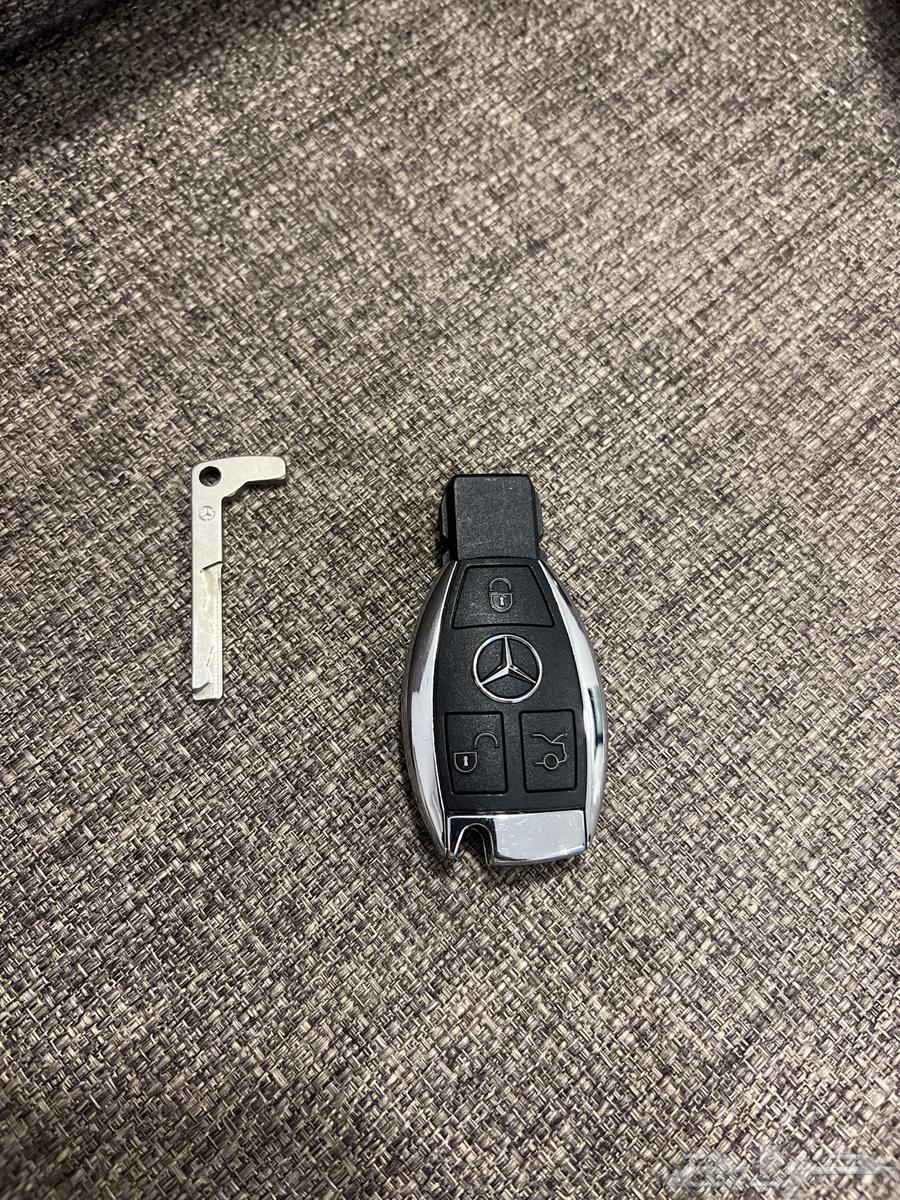 مفتاح مرسيدس نظيف جدا جدا جدا بس البطارية فقط64398214806402112