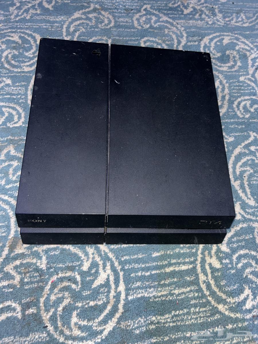 سوني 4 للبيع معى شريط فيفا 22 و يد64210869804035111