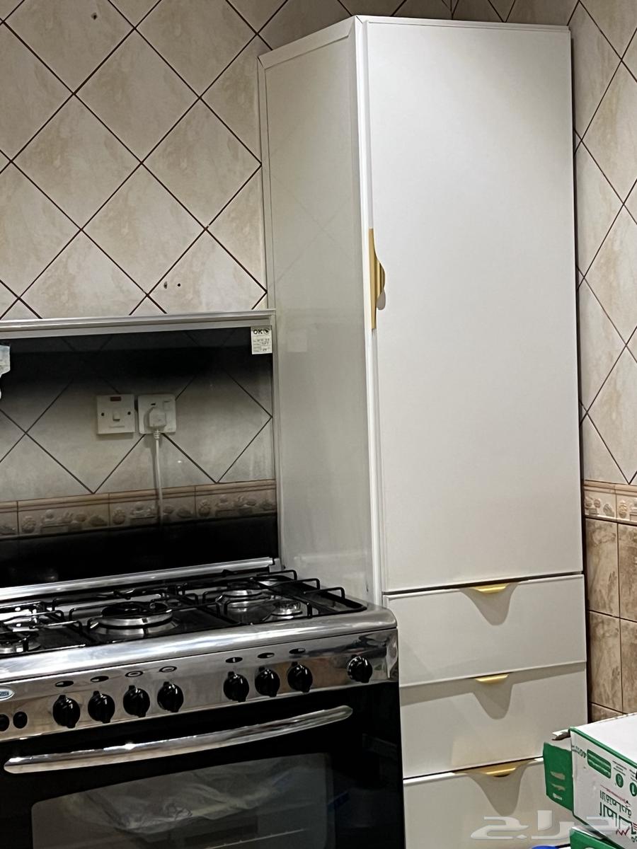 مطبخ جديد لون ابيض بمسكات ذهبي للبيع64231652109954111