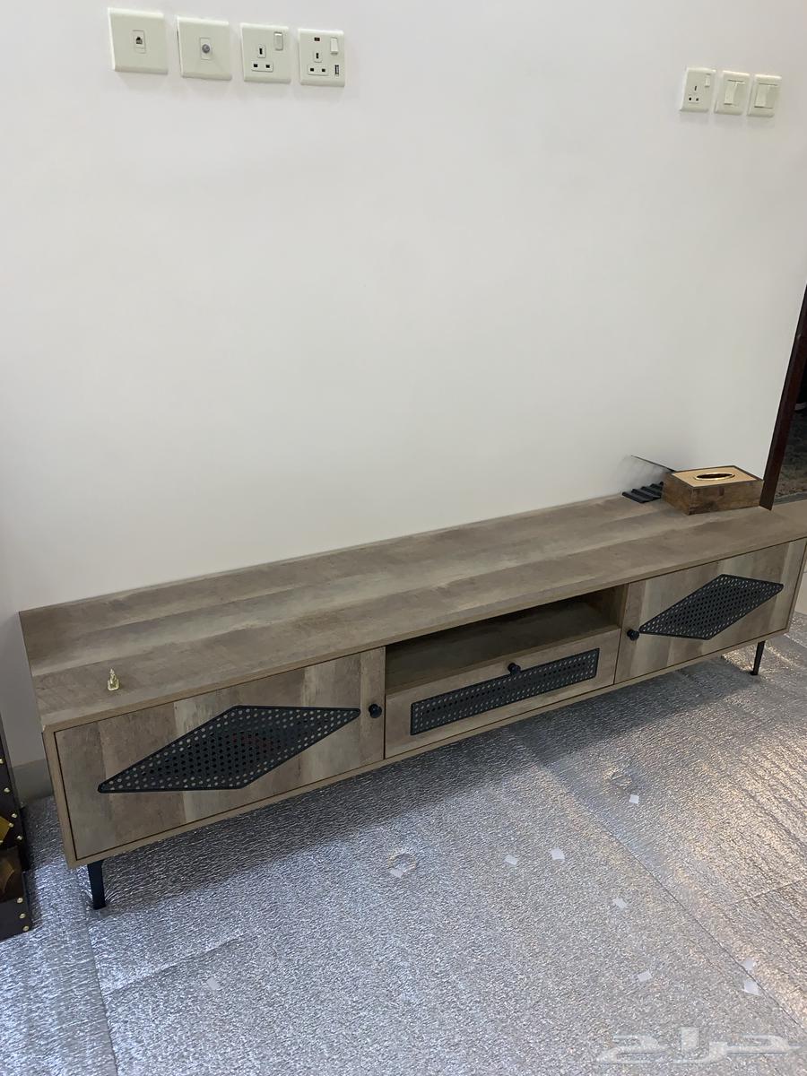 طاولة تلفاز64211492729859111