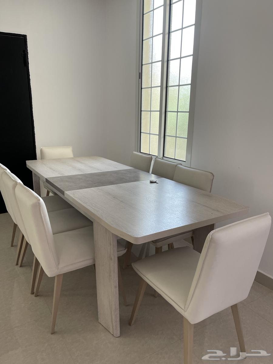 طاولة طعام للبيع64212130236931110