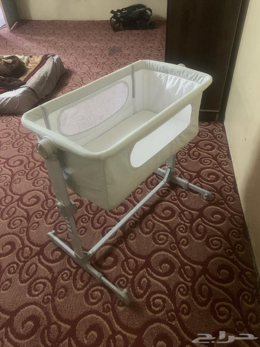 سرير اطفال يناسب الى 9 شهور وممتاز ونضيف وشبه جديد64223343641730111